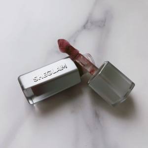 鮮やか発色＆ツヤ感キープ。色移りしにくい「SHEGLAM」のバズりリップ