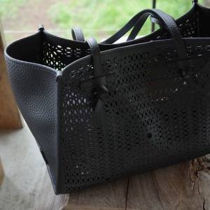 収納力と品格を両立。持つだけでこなれ見えする「MARCELLAトートバッグ」