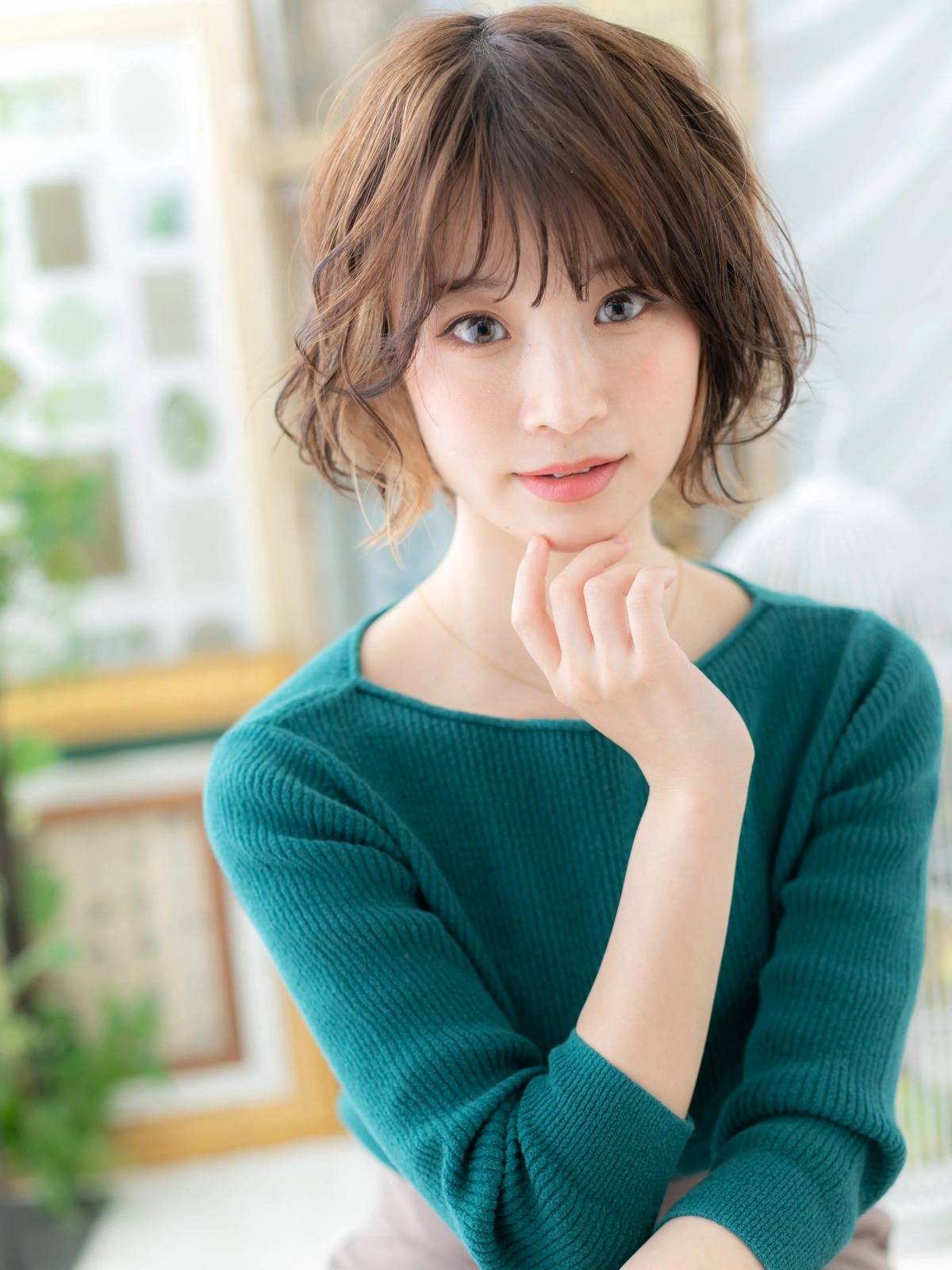 イヤリングカラーのゆるふわボブ