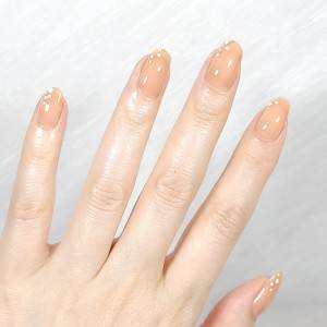 垢抜けてこなれる！不器用さん向け「縦ラインのドットネイル」のやり方