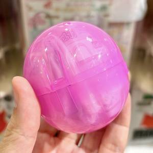  ガチャガチャのカプセル 