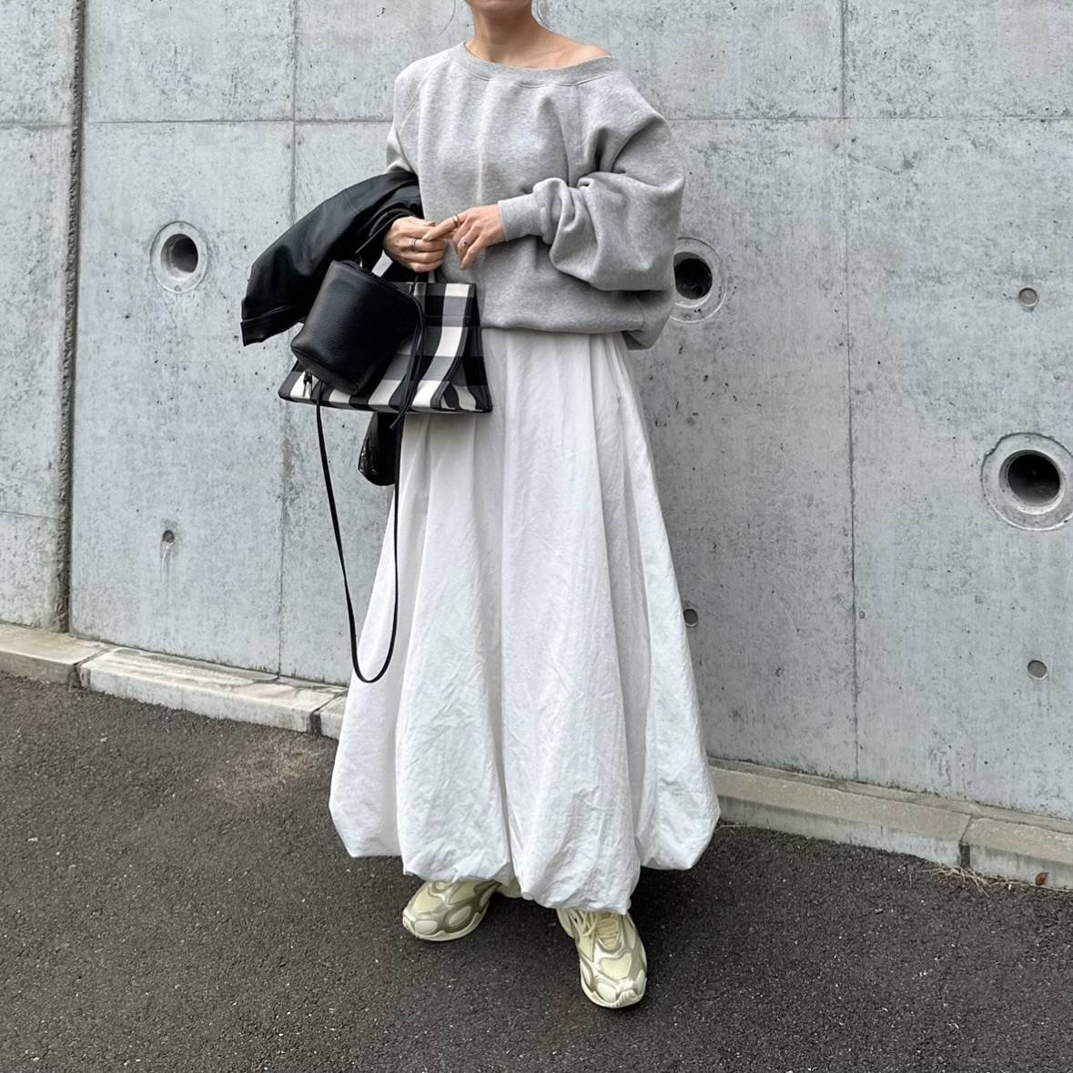 ワンショルスウェット×ロングスカート