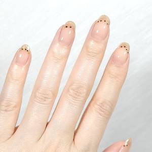 無造作に塗って垢抜ける。不器用さん向け「ニュアンスフレンチネイル」のやり方