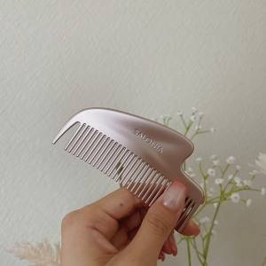 とかすだけでパール髪に。リフトケアもできる「SALONIA」のカッサコーム