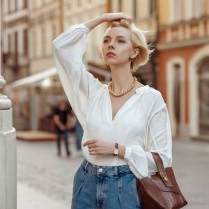 一瞬で自信に溢れたスタイル美人に!姿勢をよくする4つのコツ