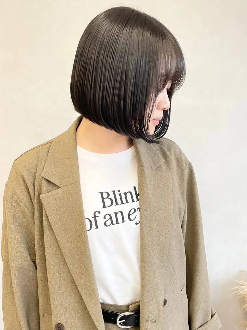 トップにボリュームがないボブ