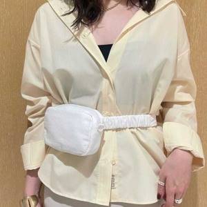 パッと華やぐやわらかイエローが◎冷房＆日除けにも頼れる「万能UVカットシャツ」