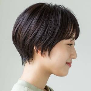  丸みの黒髪ショート 