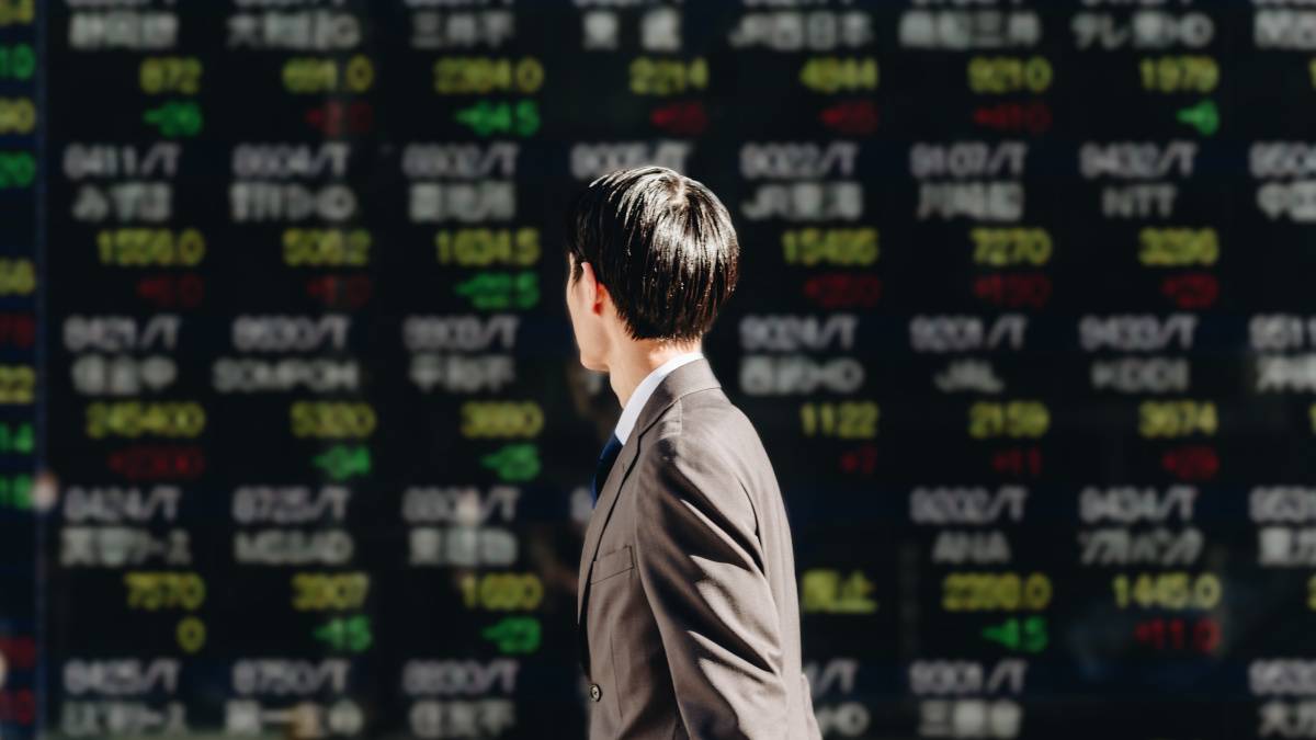 株価を確認する人