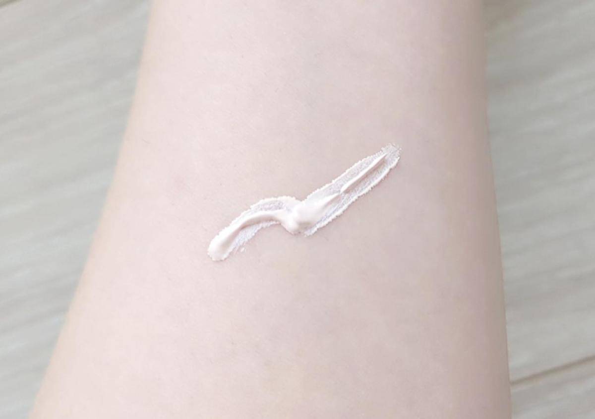 インテグレートグレイシィピンクを腕にのせた画像