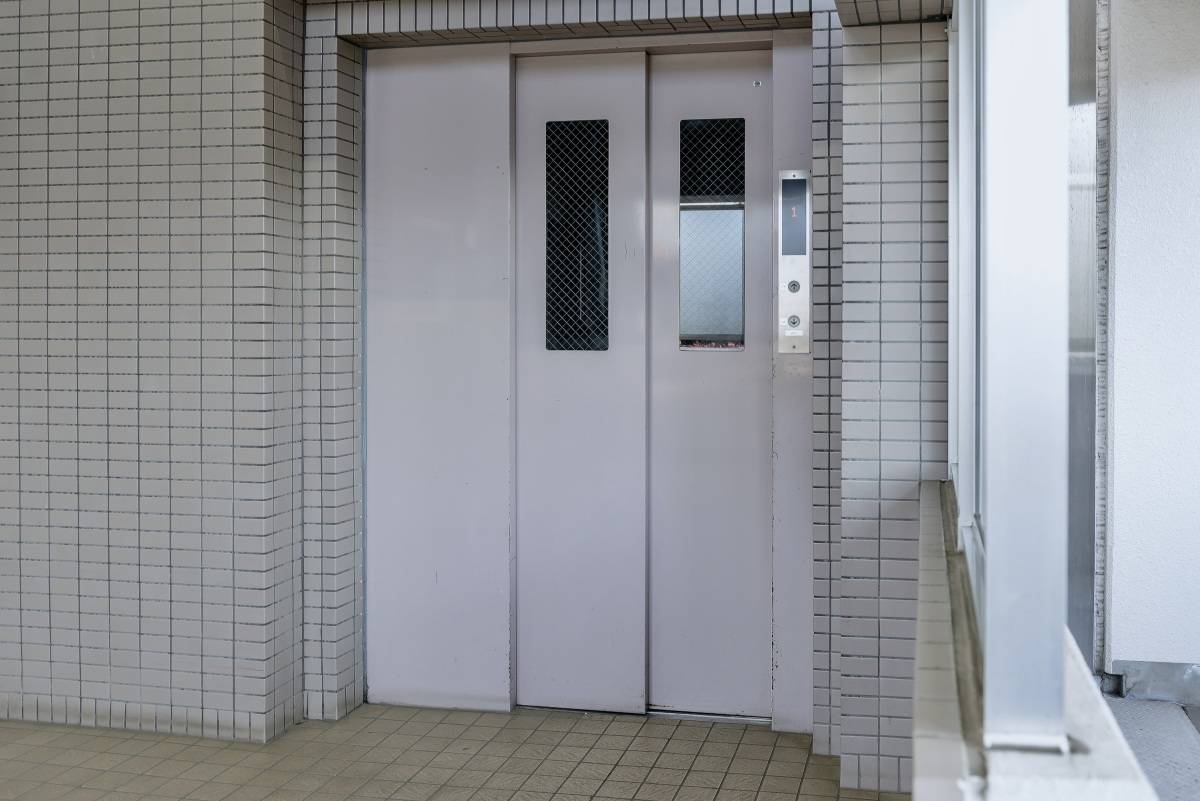 マンションのエレベーター