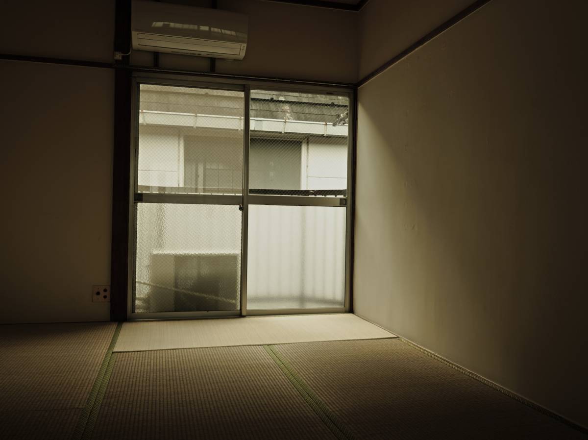 日本の和室と畳／古い小さなアパート