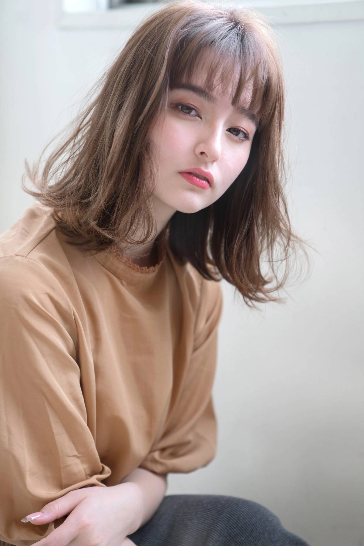 キャメルカラーのゆるロングボブ
