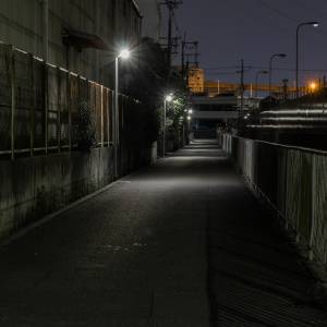 【ゾッとする怖い話】なぜか、足を止めてしまったんです。すりガラス越しに見えたのは