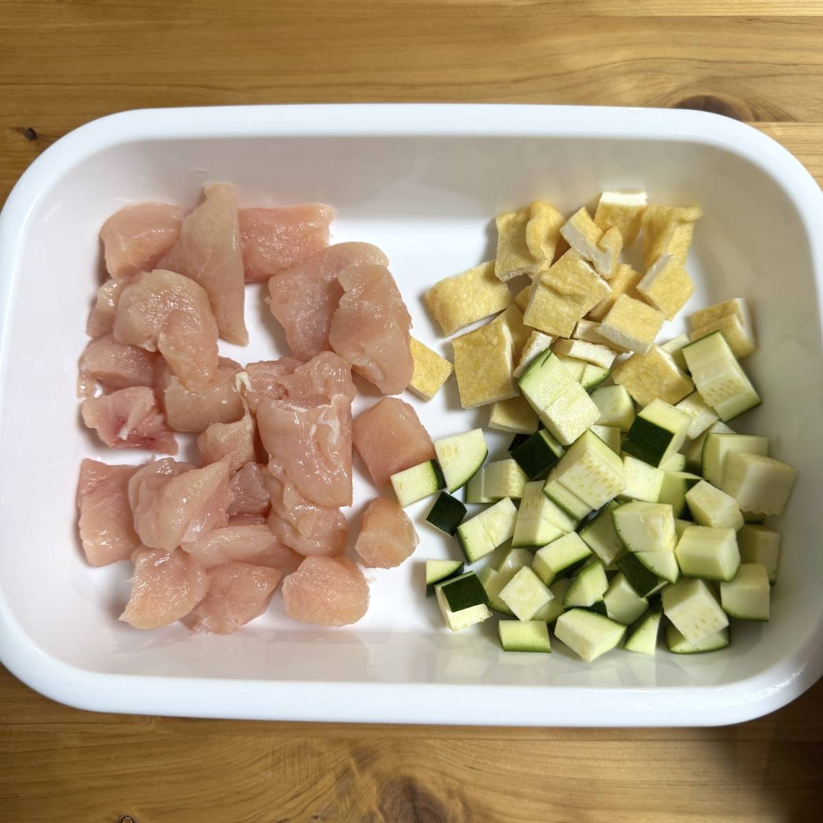 JAグループ公式の「大判厚揚げとズッキーニと鶏の炊込みご飯」のレシピ