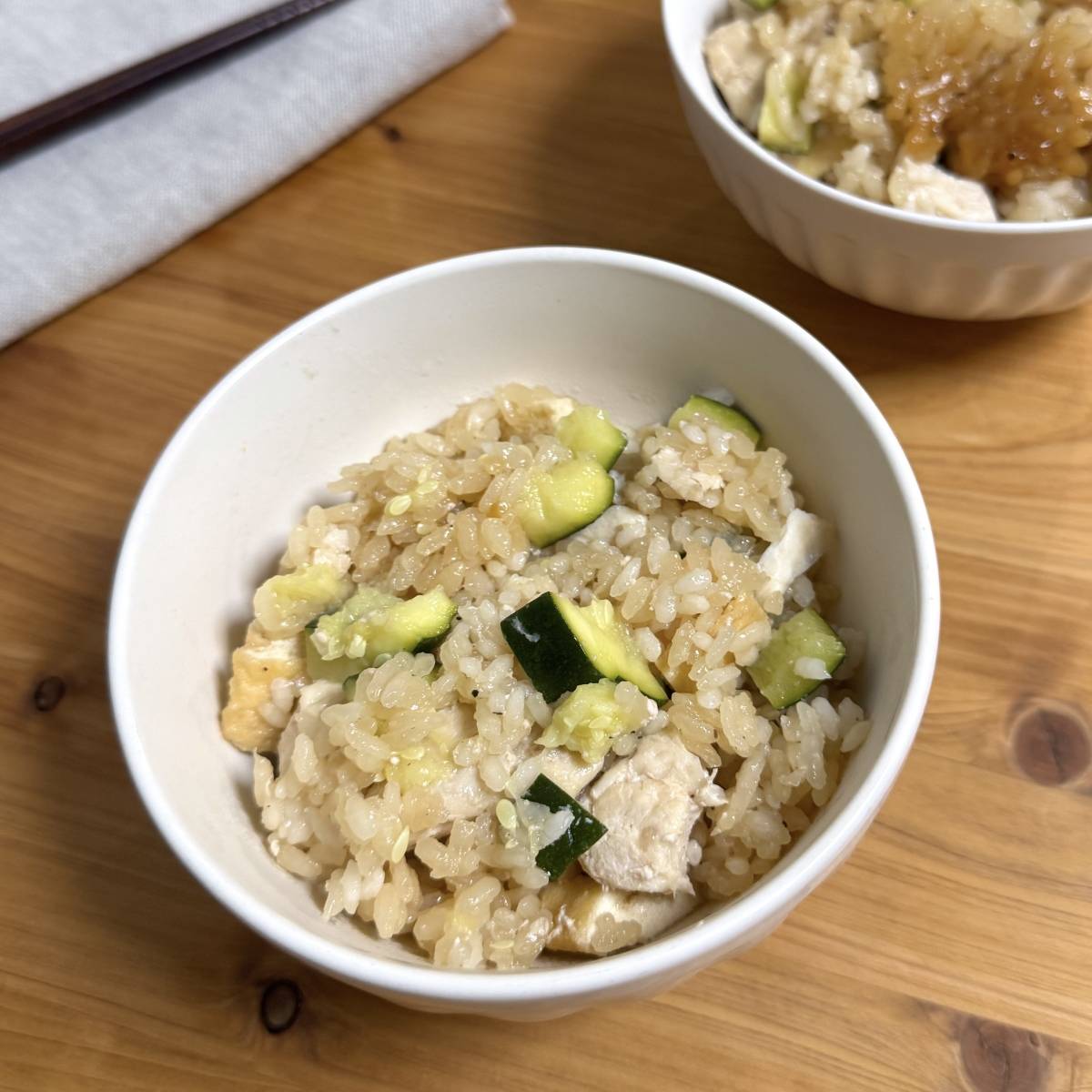 JAグループ公式の「大判厚揚げとズッキーニと鶏の炊込みご飯」のレシピ