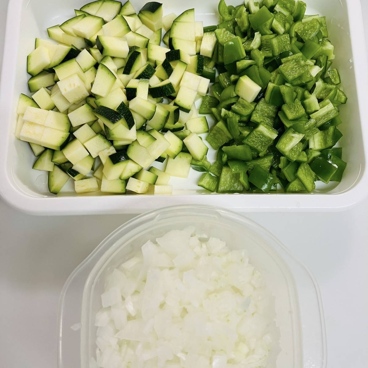 JAグループ公式の「ズッキーニとピーマンのキーマカレー」のレシピ