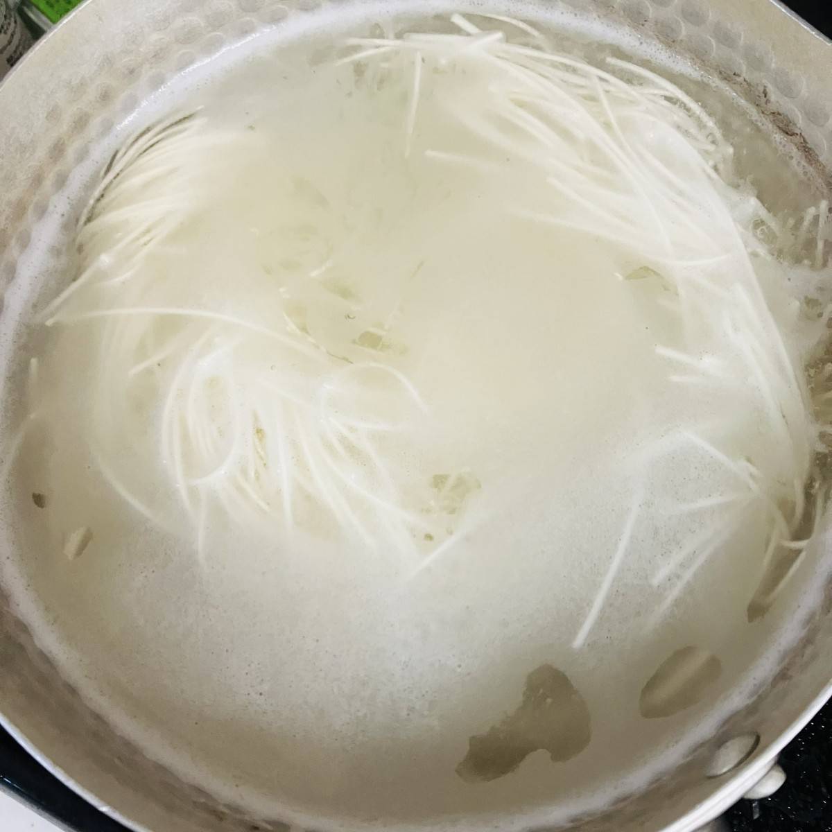 揖保乃糸公式の「梅しその豚しゃぶそうめん」のレシピ
