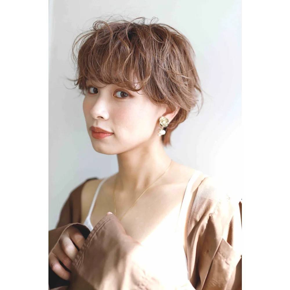 ゆるふわパーマの抜け感ショート