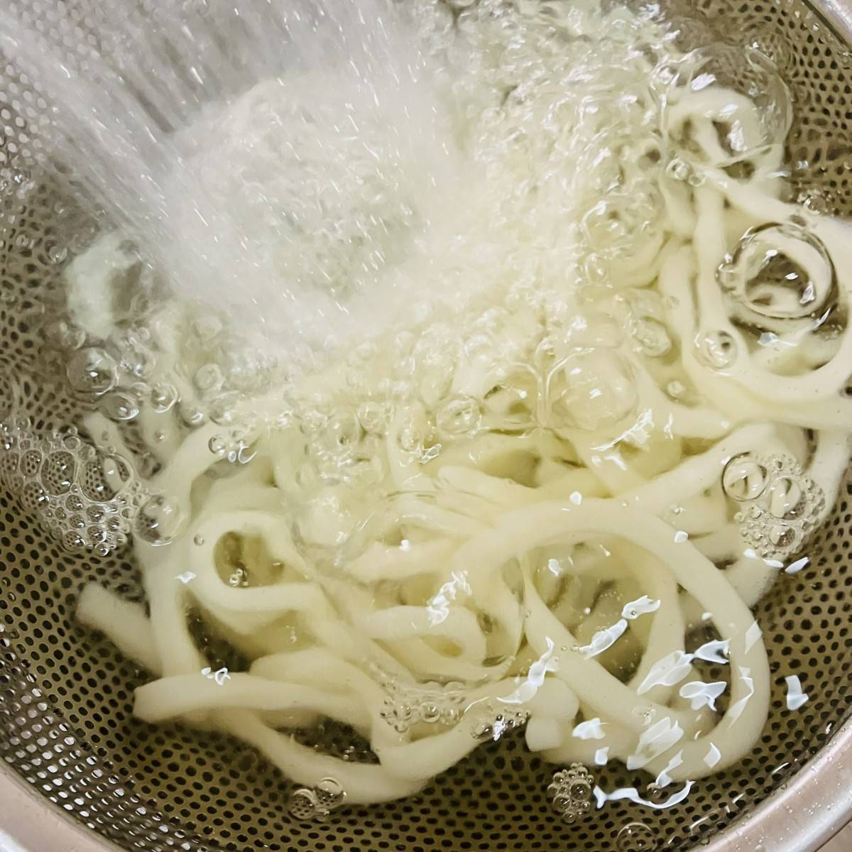 テーブルマーク公式の「豚しゃぶとポン酢の冷やしうどん」のレシピ