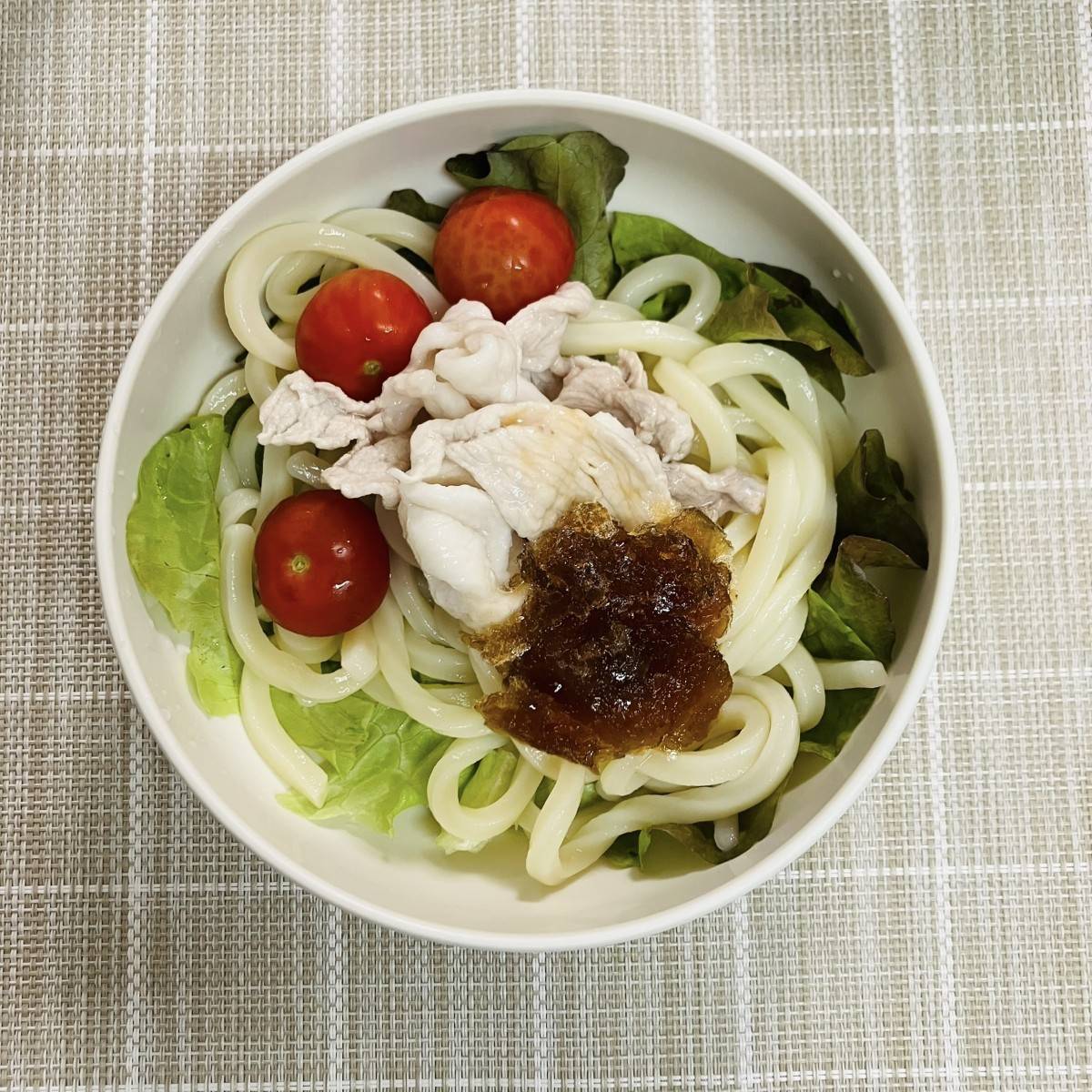 テーブルマーク公式の「豚しゃぶとポン酢の冷やしうどん」のレシピ