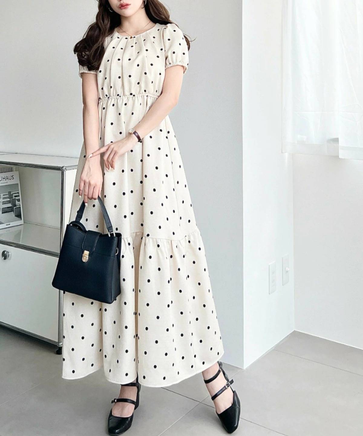 moment+ リネンライクドットフロントタックパフスリーブワンピース