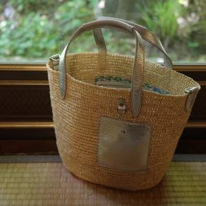 ラフィアの温もりを手元に……。大人の夏に似合う「かごトートバッグ」