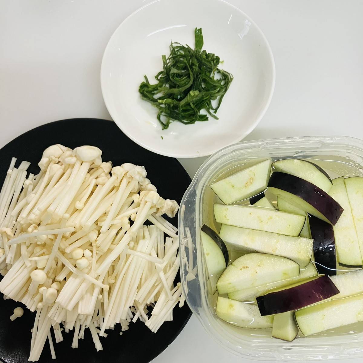 JAグループ公式の「❤鶏もも肉と茄子とエノキのポン酢炒め❤」のレシピ