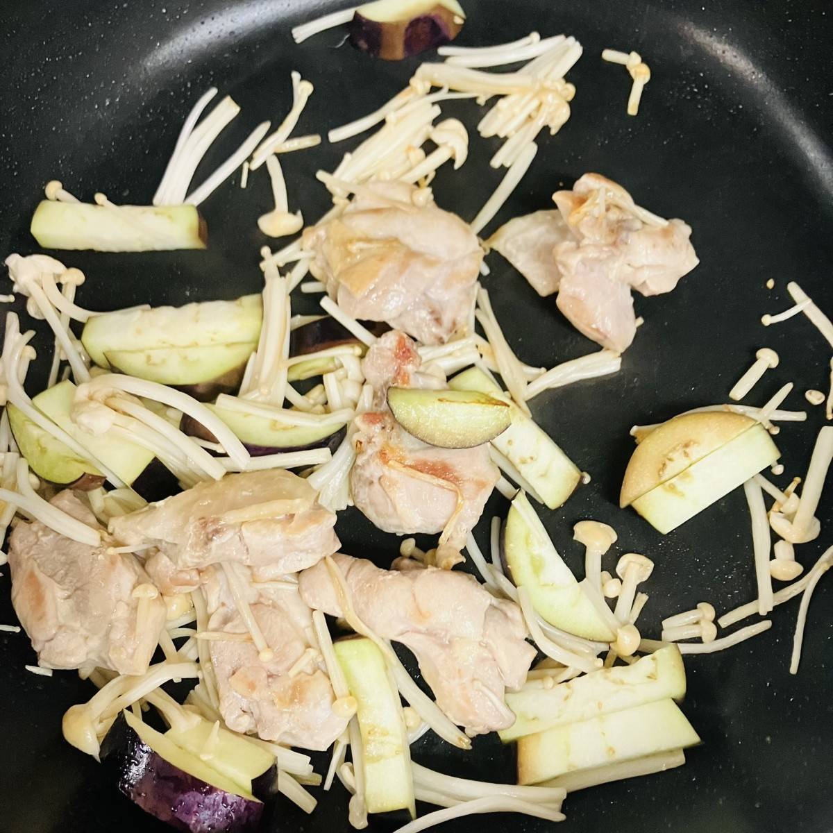 JAグループ公式の「❤鶏もも肉と茄子とエノキのポン酢炒め❤」のレシピ
