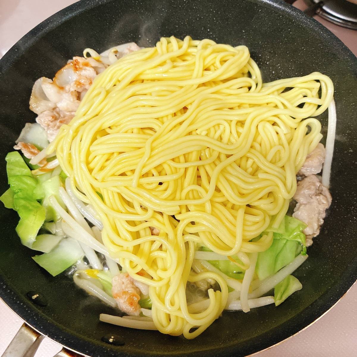 永谷園公式の「お茶づけ焼きそば（塩焼きそば風）」のレシピ