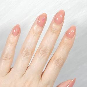 簡単にグッと垢抜ける。不器用さん向け「シンプルアクセントネイル」のやり方
