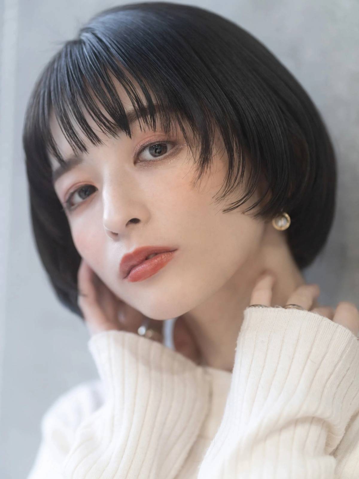 黒髪の重めマッシュショート
