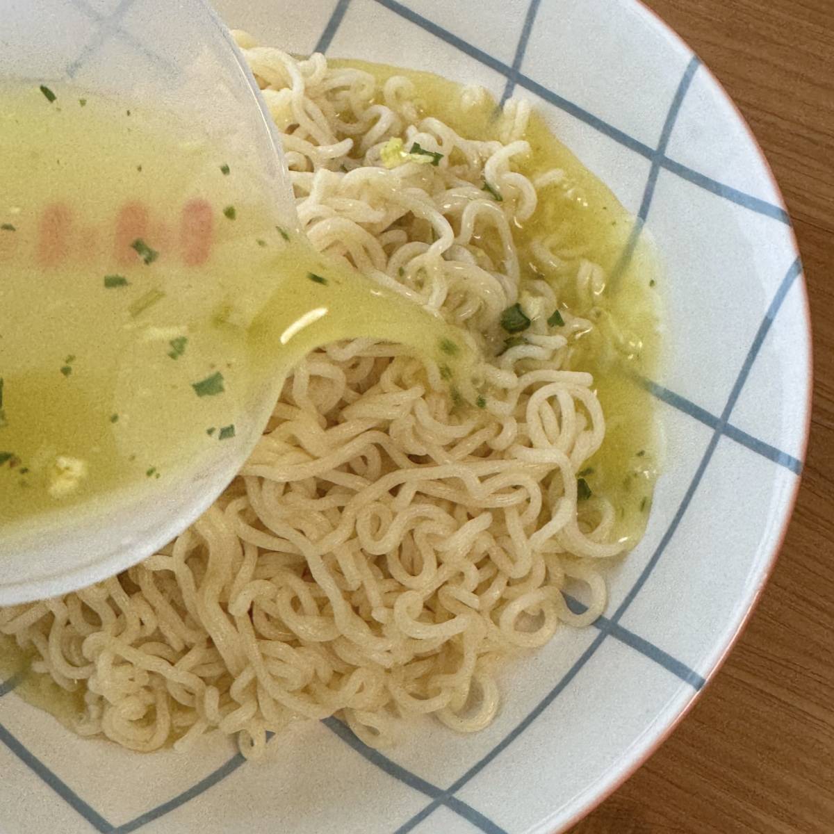 サッポロ一番公式の「冷やし塩らーめんタコス風」のレシピ