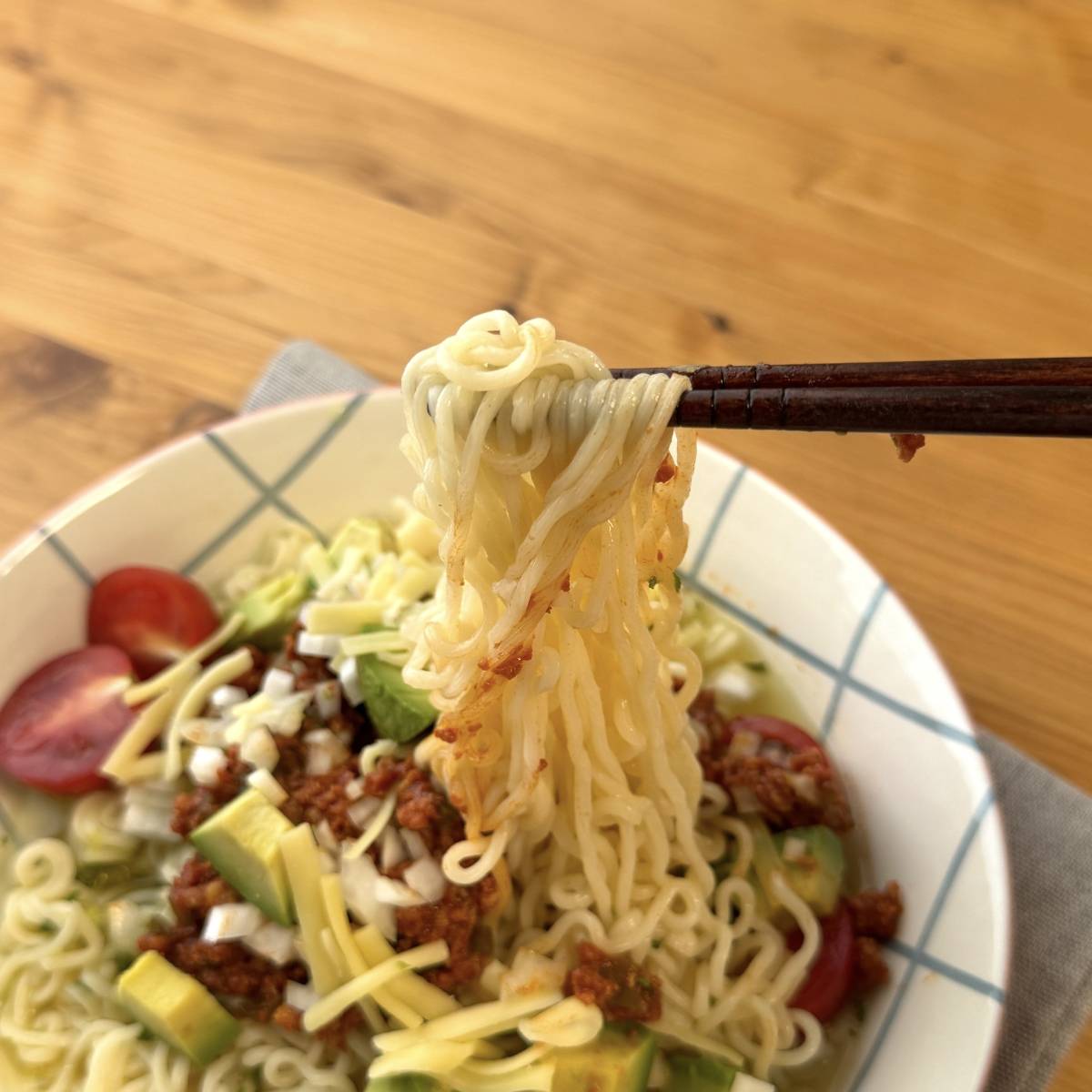 サッポロ一番公式の「冷やし塩らーめんタコス風」のレシピ