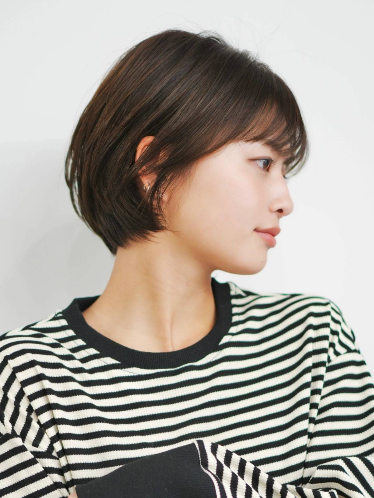 美シルエットのシンプルショート