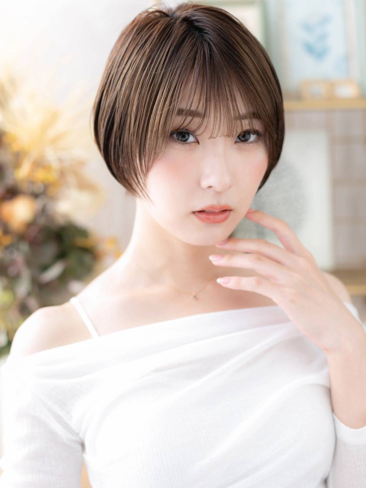 小顔効果も期待できる前下がりショート