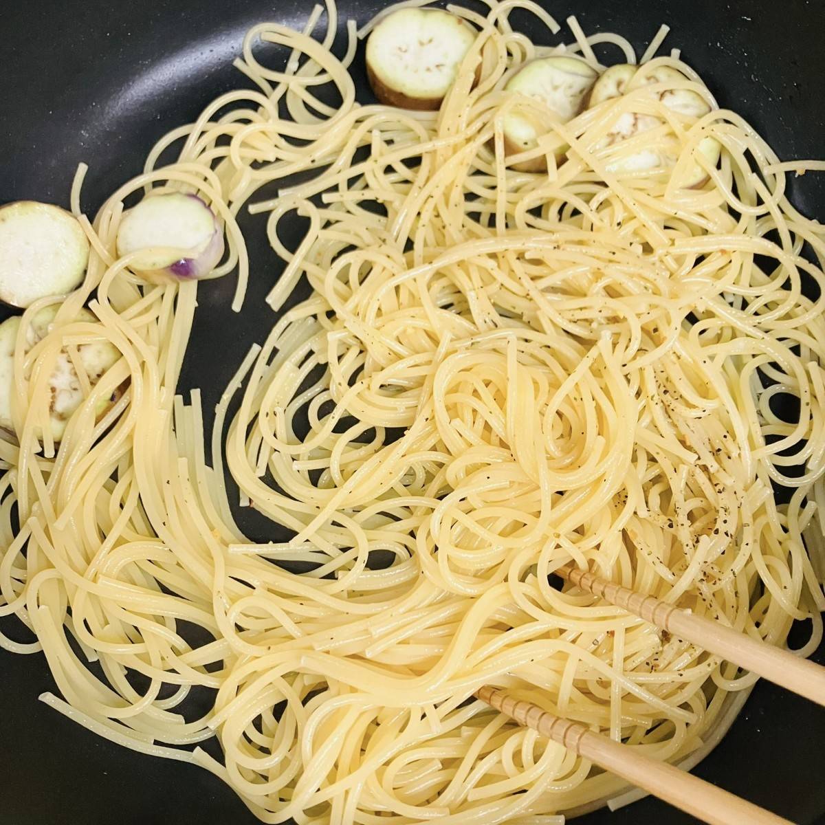 JAグループ公式の「❤茄子のにんにく・シーズニングパスタ❤」のレシピ