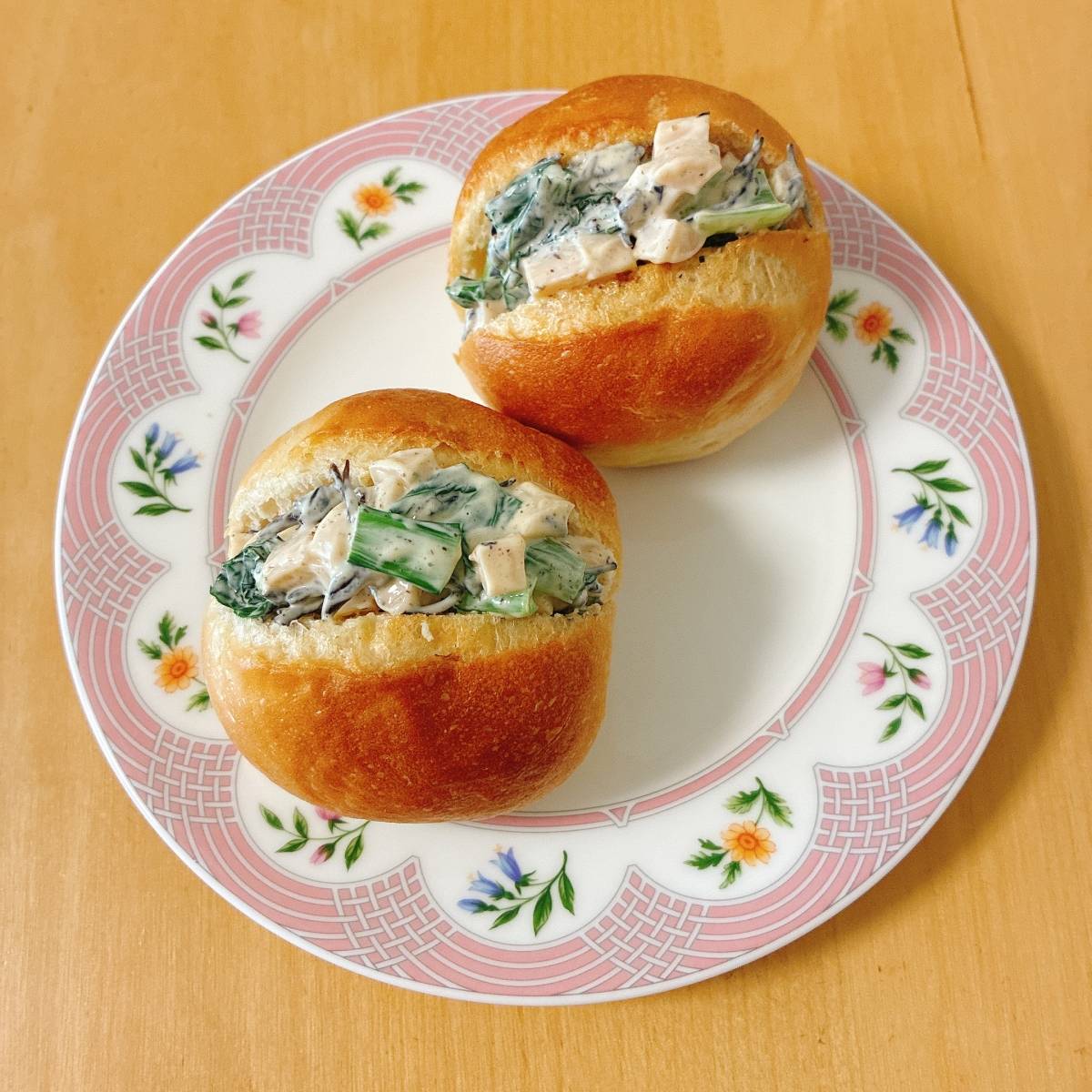 JAグループ公式の「小松菜とひじきのタルタルトースト」のレシピ