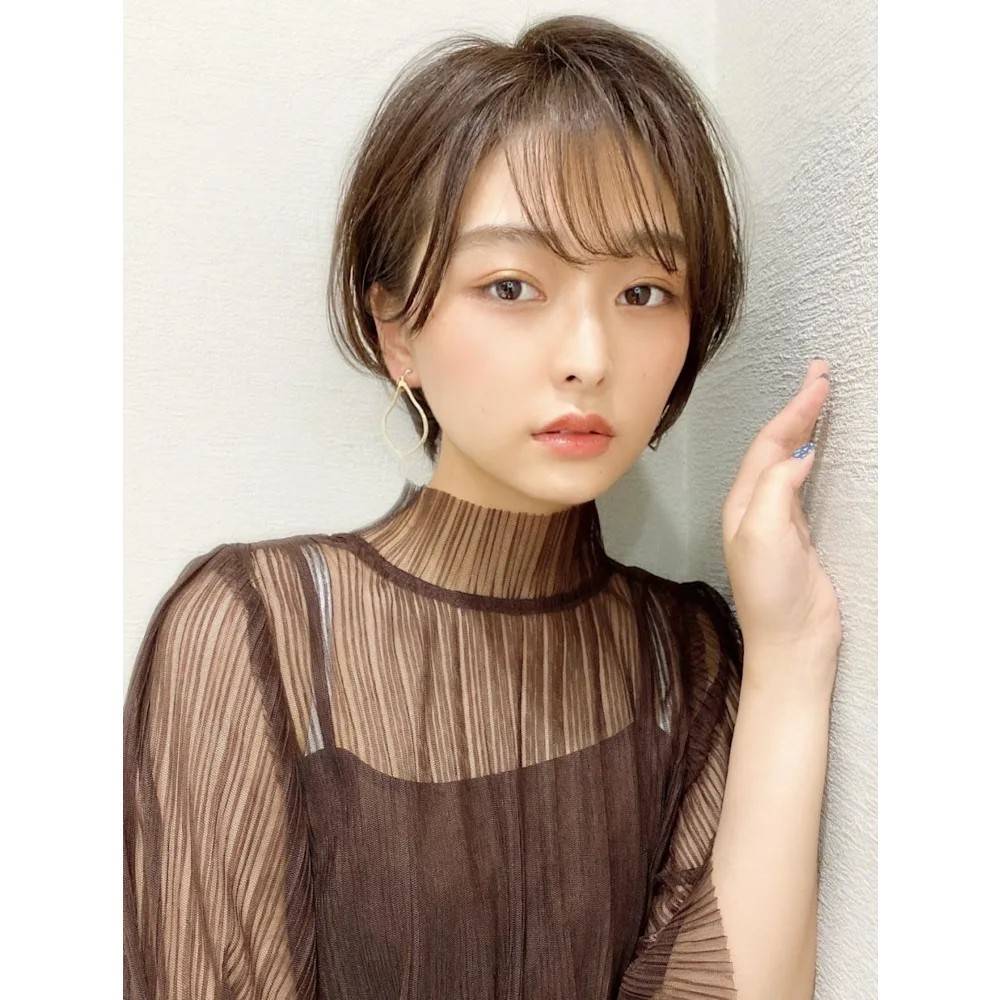 エアリーな耳掛けショート
