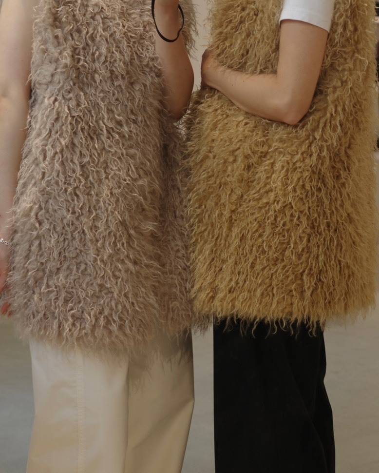 THINK FURのシャギーベスト