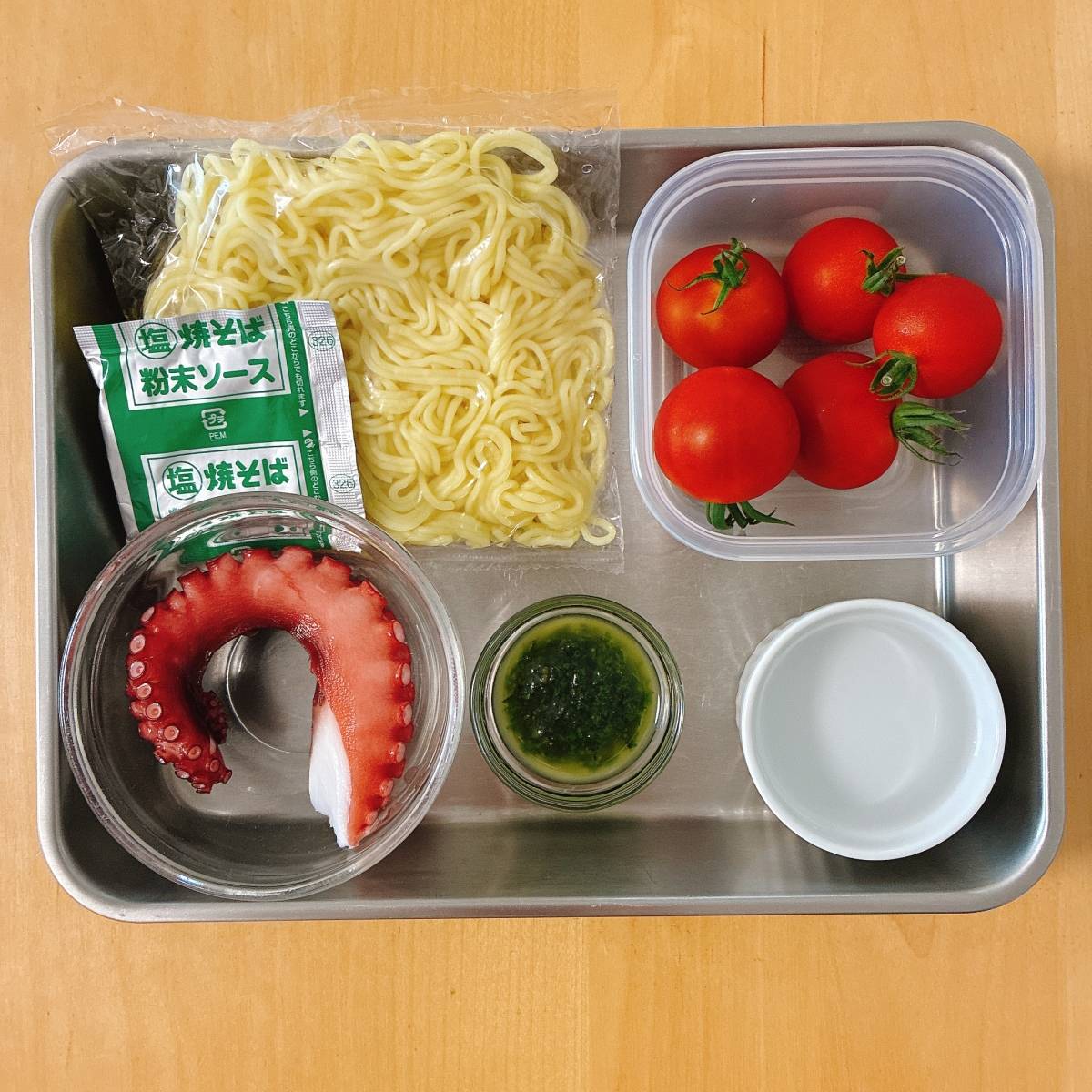 マルちゃん公式の「タコとトマトの塩焼きそば」のレシピ