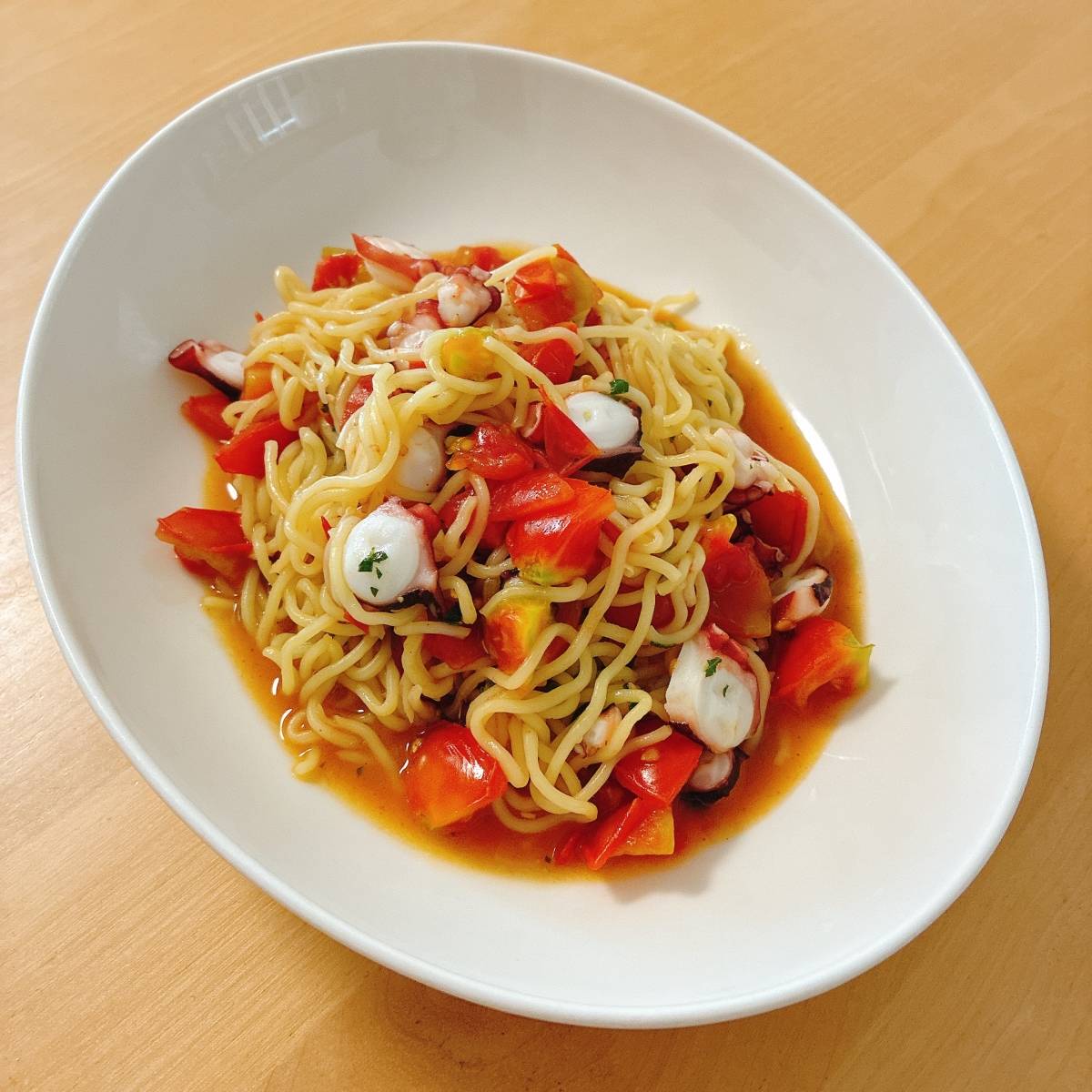 マルちゃん公式の「タコとトマトの塩焼きそば」のレシピ