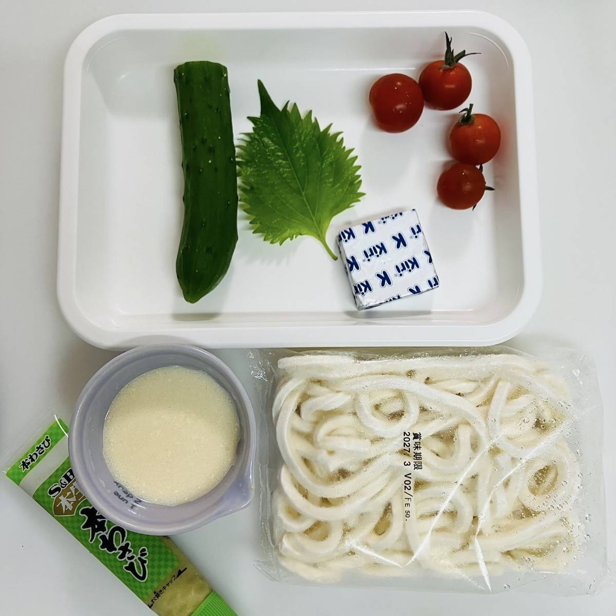 テーブルマーク公式の「夏野菜のわさびフレンチサラダうどん」のレシピ
