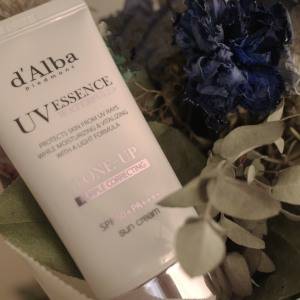 くすみが気になる日に使いたい。長年愛用している「d’Alba」のパープル下地
