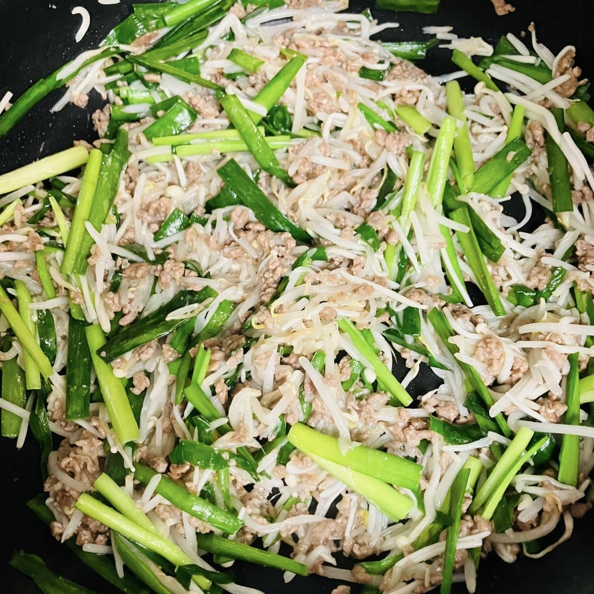 JAグループ公式の「もやしニラ豆苗のオイスター炒め」のレシピ