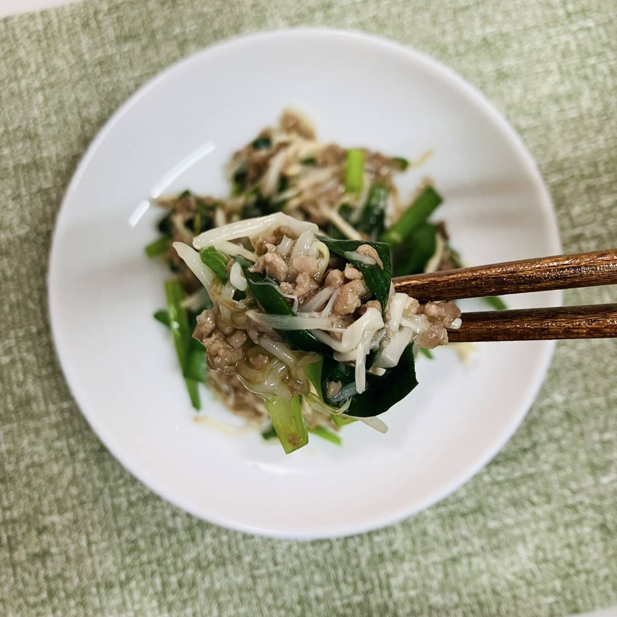 JAグループ公式の「もやしニラ豆苗のオイスター炒め」のレシピ