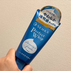 マグネットのように毛穴汚れを吸着。うるおいを守って洗える「SENKA」の濃密泡洗顔