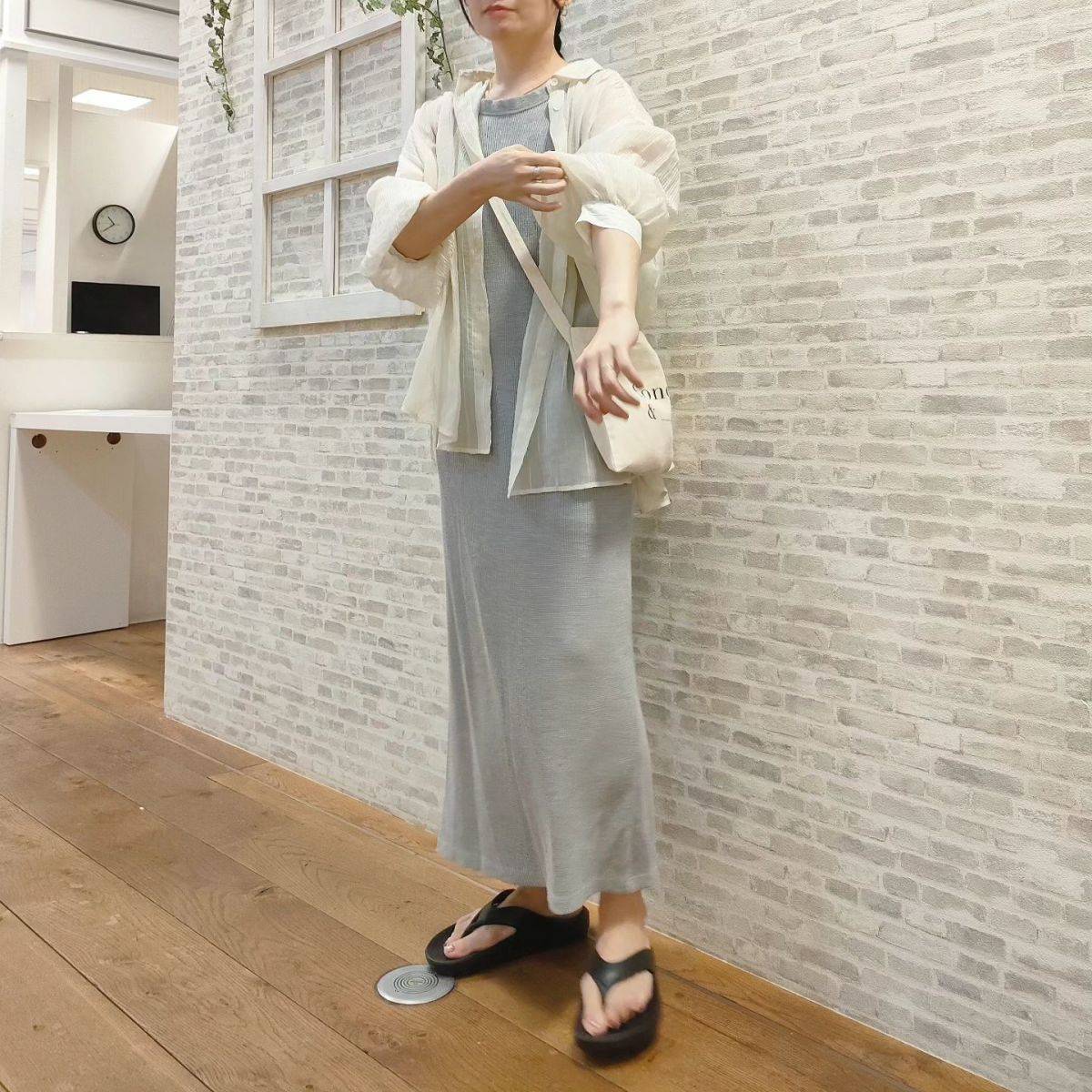シアーシャツを羽織る♡