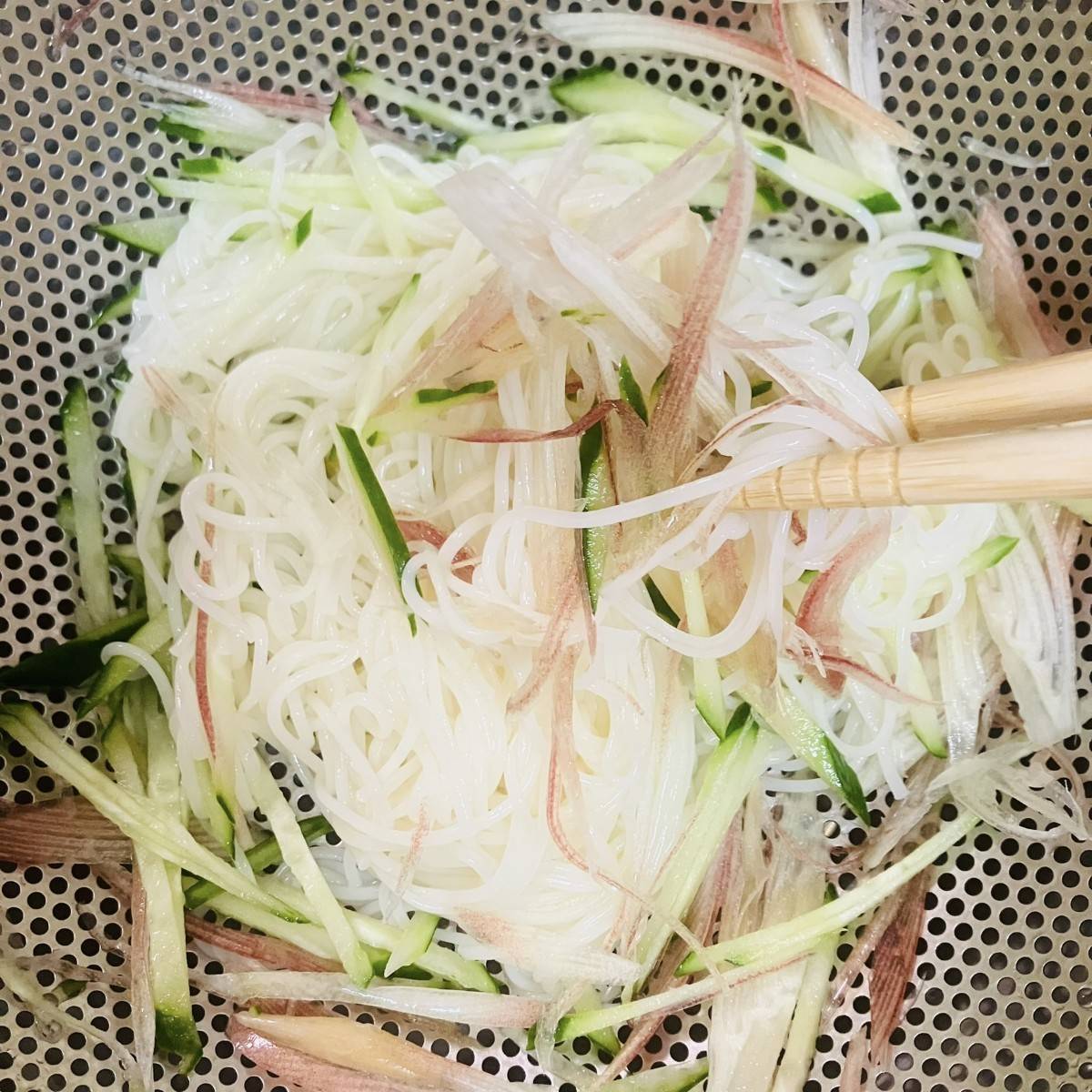揖保乃糸公式の「バンバンジー風サラダそうめん」のレシピ