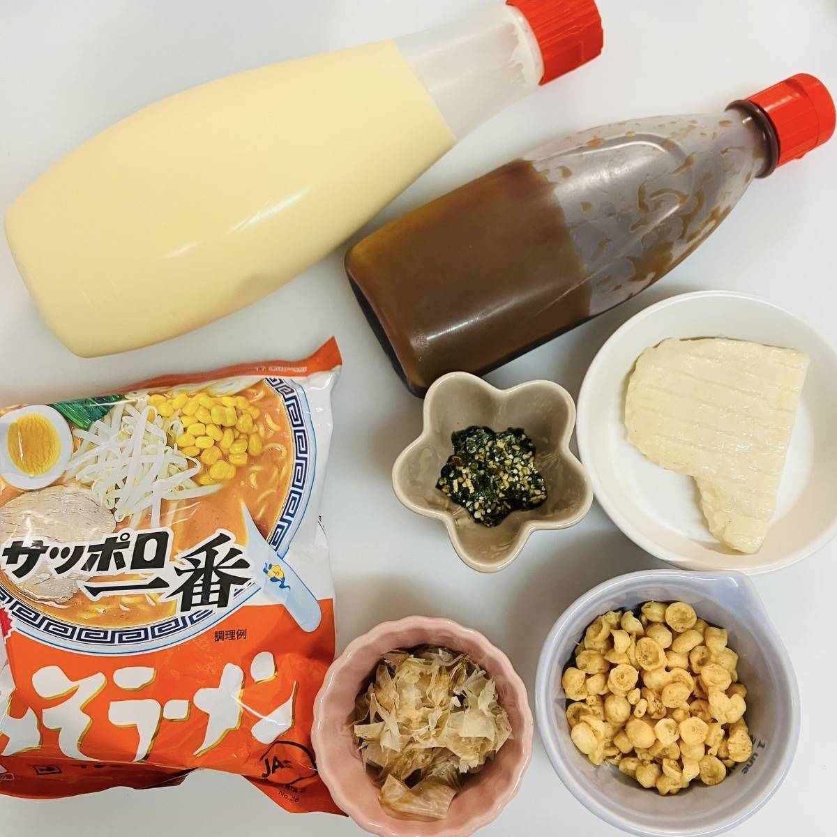 サッポロ一番公式の「お好み焼き味冷やしラーメン」のレシピ